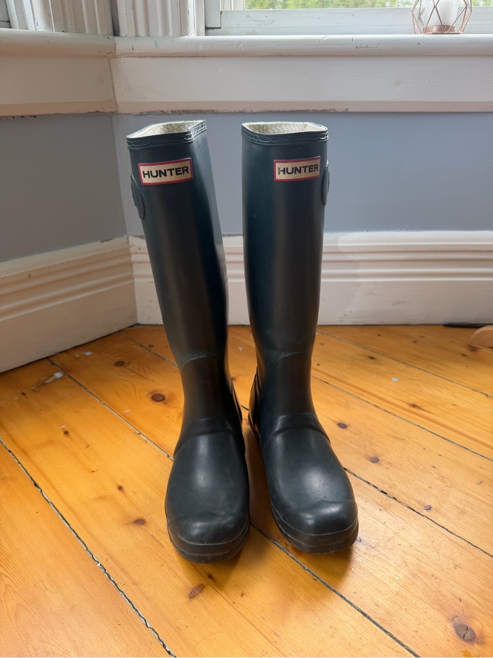 Women’s Navy Hunter Rainboots - Picture 2 of 7